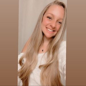 Meet your Posher, Courtney